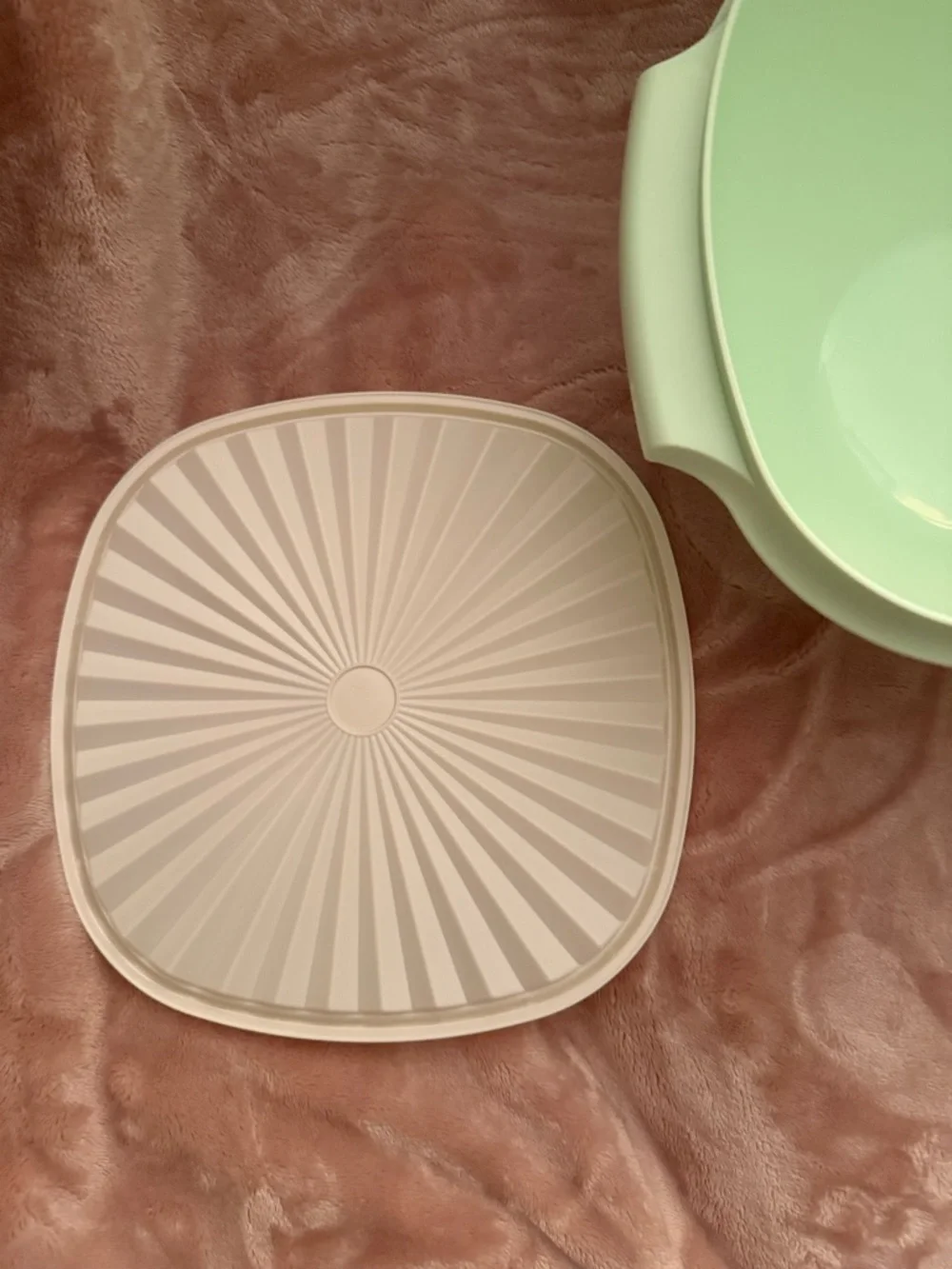 💚Tupperware Servalier Bowl Mint Green 2.8L/ 11 3/4 cups mix prep store serve NEW - Picture 7 of 9
